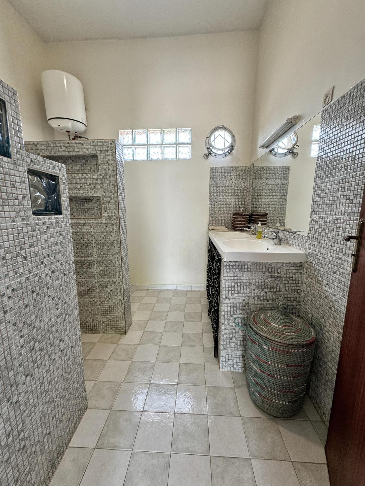 ホテル Kayzen House Ngaparou 部屋 写真