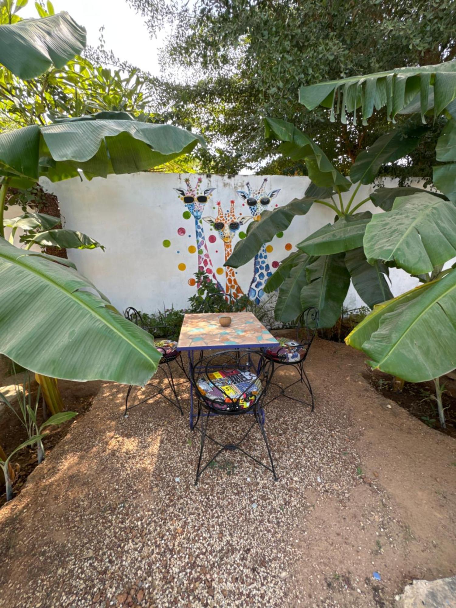 ホテル Kayzen House Ngaparou エクステリア 写真